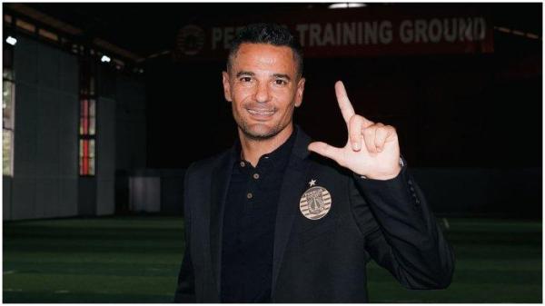 Pelatih asal Spanyol, Carlos Pena, resmi menangani Persija Jakarta untuk Liga 1 musim 2024/2025.