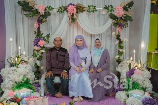 Fiza beserta kedua orang tuanya