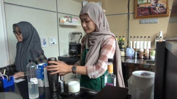 Es wingko Babat khas Lamongan yang menggugah selera.