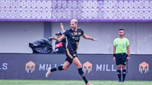 Pemain Dewa United, Karim Rossi digeruduk The Jak dibujuk gabung Persija musim depan