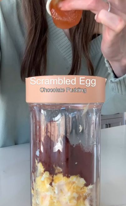 puding cokelat pakai campuran telur orak-arik