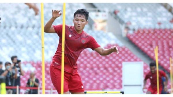 Gelandang Persija Jakarta Syahrian Abimanyu saat berlatih untuk Timnas Indonesia.