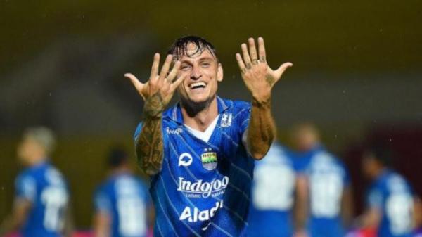 Sosok Stefano Beltrame sang eks Juventus kembali mencuri perhatian bobotoh Persib Bandung usai laga kontra RANS Nusantara, Minggu (3/3/2024).