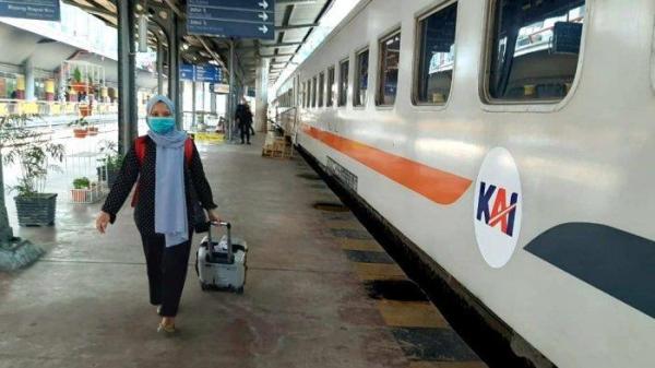 Penumpang di Stasiun Kereta Api Medan beberapa waktu lalu.