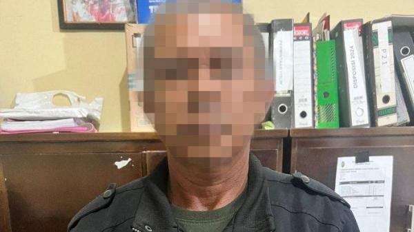 Pria paruh baya berinisial BS (54) diringkus Polresta Palangkaraya diduga melakukan pencurian terhadap tas milik korban kecelakaan lalu lintas.
 
