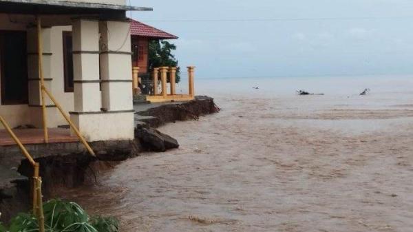 Banjir melanda sejunlah wilayah di Kecamatan Bone Bolango, Gorontalo.