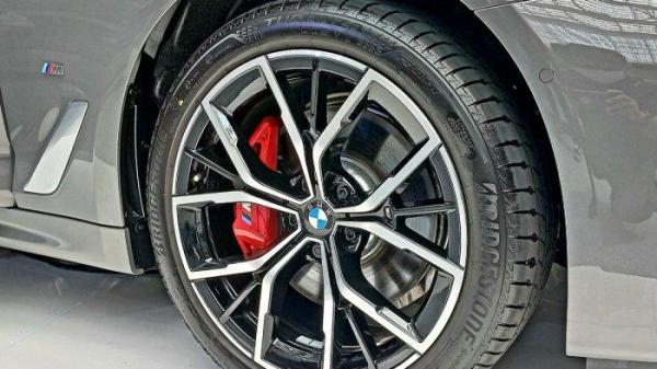 Simak cara mencegah rem blong pada mobil.