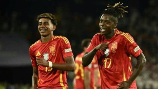 RAYAKAN GOL - Pemain Tim Nasional Spanyol Nico Williams (kanan) melakukan selebrasi bersama rekannya Lamine Yamal dalam laga 16 besar Euro 2024 antara Spanyol vs Georgia di Stadion Cologne, 30 Juni 2024.