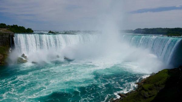 Air Terjun Niagara, satu air terjun paling ikonik dari seluruh dunia yang menarik buat dijelajahi.