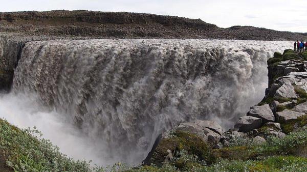 DettiFoss, satu air terjun paling ikonik dari seluruh dunia yang menarik buat dijelajahi.