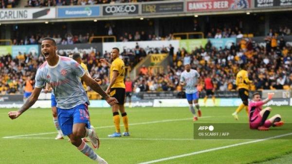 Striker Manchester United, Mason Greenwood merayakan gol selama pertandingan melawan Wolverhampton Wanderers.