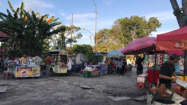Area Eks gedung KONI Kalteng kembali ramai pedagang, para pedagang mengaku dapat izin dari gubernur H Sugianto Sabran, sehingga kembali berjualan di kawasan Bundaran Besar Palangkaraya.