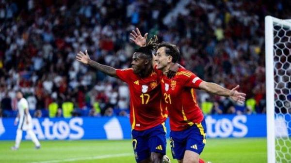 FOTO Nico Williams Mikel Oyarzabal (kanan).