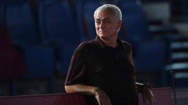 Pelatih AS Roma Jose Mourinho buka suara soal aturan Financial Fair Play (FFP) UEFA setelah AS Roma dihukum.