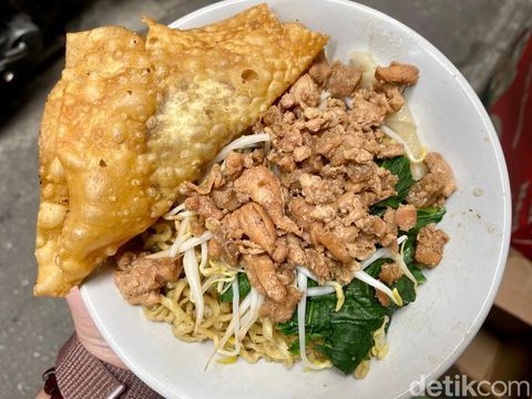Sarapan Bakmi Bangka dan Kwetiau Goreng Enak di Dalam Gang Tersembunyi
