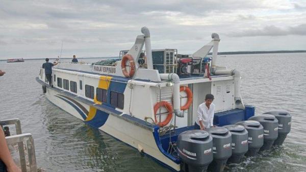 Speedboat reguler siap bertolak dari Pelabuhan PLBL Liem Hie Djung Nunukan, belum lama ini.