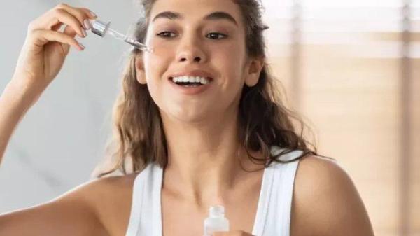 Ilustrasi menggunakan serum.