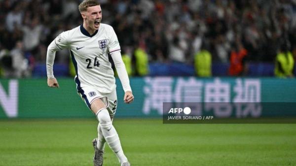 Gelandang Inggris bernomor punggung 24 Cole Palmer merayakan gol pertama bagi timnya dalam pertandingan final UEFA Euro 2024 antara Spanyol dan Inggris di Olympiastadion, Berlin, pada 14 Juli 2024. (Foto oleh JAVIER SORIANO / AFP)