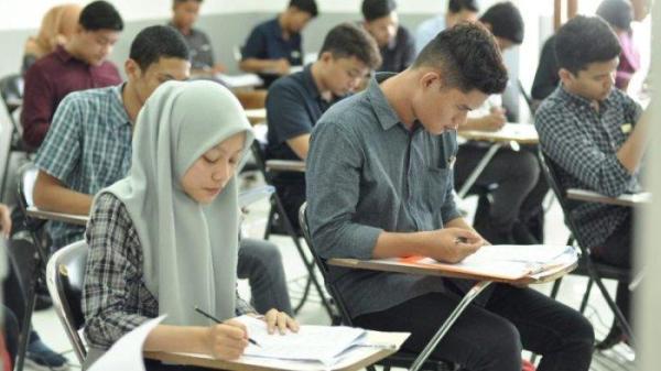 Ilustrasi mengikuti ujian seleksi penerimaan mahasiswa baru.