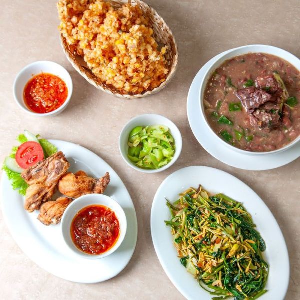 5 Restoran Manado Legendaris Ini Punya Menu Babi Rica dan Ayam Tinoransak