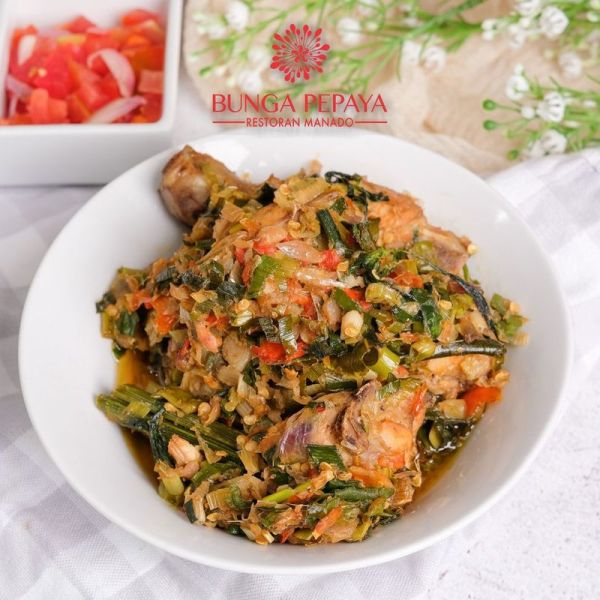 5 Restoran Manado Legendaris Ini Punya Menu Babi Rica dan Ayam Tinoransak