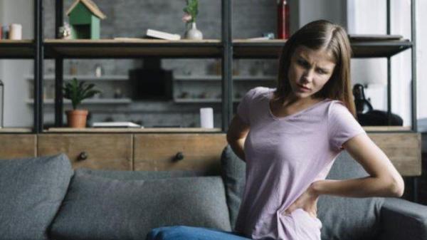 Kelamaan duduk bisa memicu saki pinggang