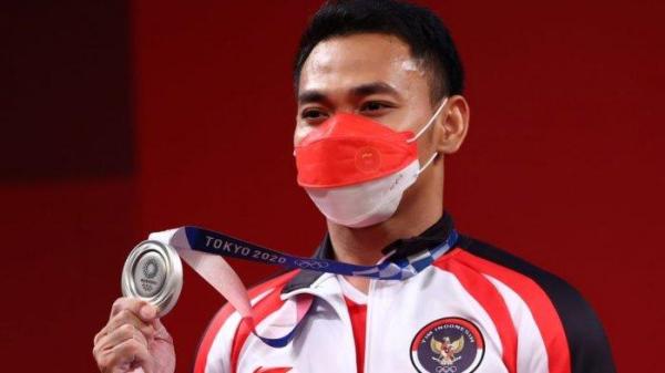 OLIMPIADE TOKYO 2020 - Besaran uang bonus untuk atlet peraih medali. FOTO: EKO Yuli meraih medali perak angkat besi