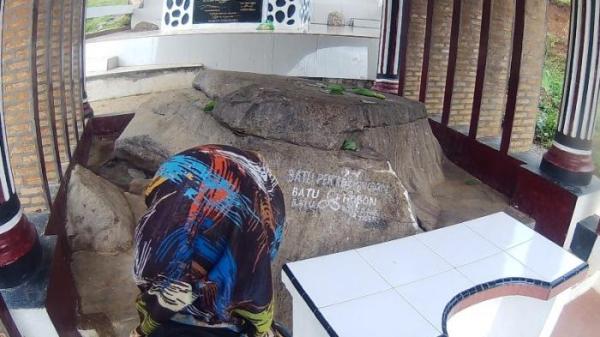 Pondok tempat Batu Hobon di Pusuk Buhit, Samosir.