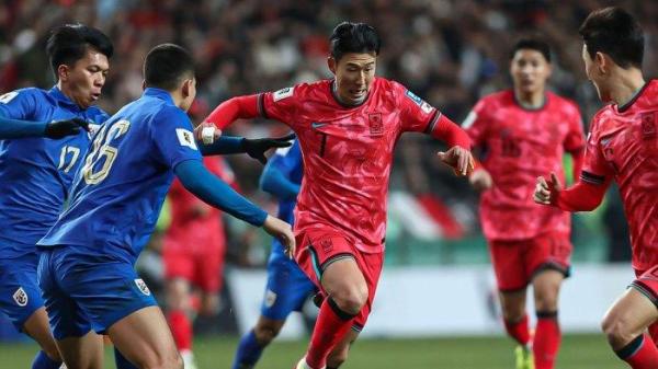 Aksi penyerang Timnas Korea Selatan, Son Heung-min saat melawan Thailand dalam lanjutan Grup C Kualifikasi Piala Dunia 2026 Zona Asia di Stadion Seoul World Cup, Kamis (21/6/2024) malam WIB.