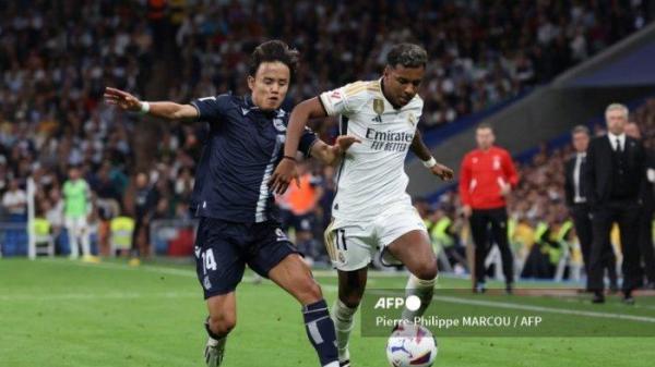 Takefusa Kubo vs Rodrygo di Liga Spanyol antara Real Madrid vs Real Sociedad di stadion Santiago Bernabeu di Madrid pada 17 September 2023.