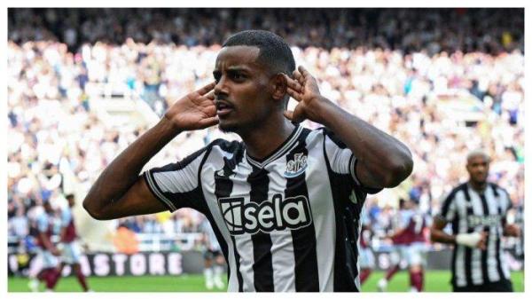 Foto Alexander Isak saat berseragam Newcastle United. Inilah profil dari Alexander Isak, bomber muda jebolan Borusia Dortmund yang Buat PSG rungkad di kandang sendiri.