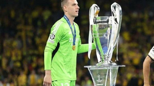 Kiper Real Madrid Andriy Lunin