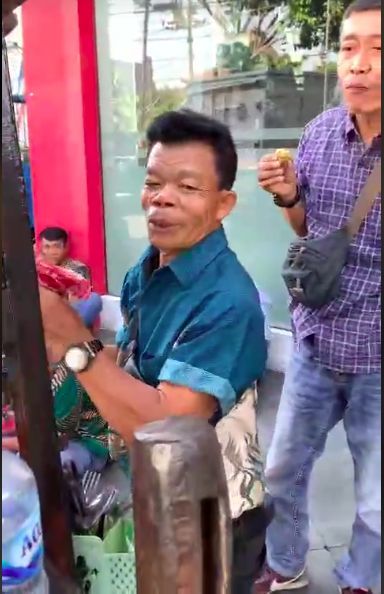 Ngakak! Penjual Bakso Malang Ini Mirip Karakter Suneo 'Doraemon'