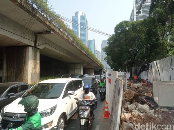 Lalu lintas di Kuningan Jaksel macat imbas proyek galian belum rampung