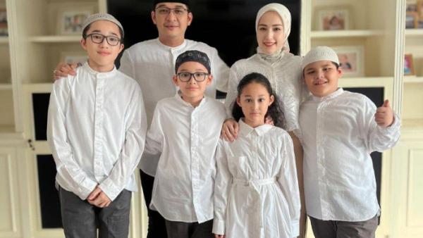Potret empat anak Pasha Ungu dan Adelia Wilhelmina