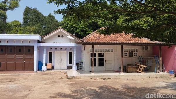 Yudi selaku adik korban pembunuhan bernama Asep Saepudin dan rumah Asep di Kabupaten Bekasi. (Maulana Ilhami Fawdi/detikcom)