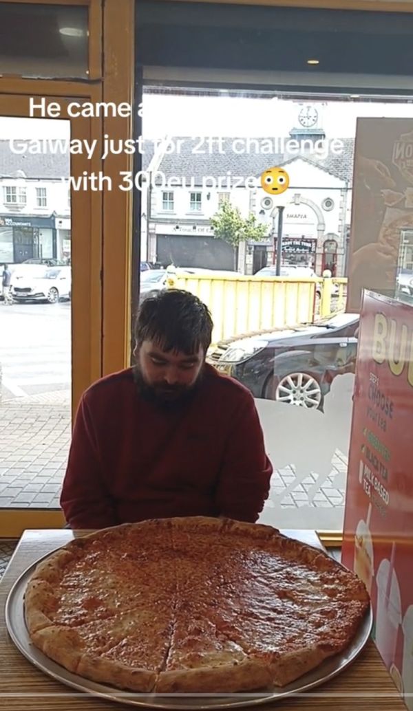 Gokil! Pria Ini Rela Tempuh Jarak 150 Km Demi Ikut Tantangan Makan Pizza
