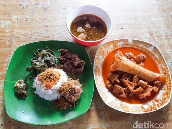 RM Dibao Untuang, ada asam padeh tunjang dan sop daging yang nikmat rasanya.