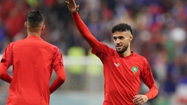 Bek Maroko Noussair Mazraoui di Stadion Al-Bayt di Al Khor 14 Desember 2022.