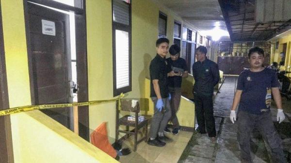 Seorang mahsiswa Universitas Siliwangi (Unsil) ditemukan meninggal dunia di kamar indekosnya yang berada di Kampung Cilolohan, Kelurahan Kahuripan, Kecamatan Tawang, Kota Tasikmalaya, Jawa Barat, Rabu (31/7/2024) petang.