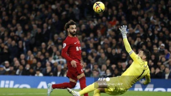 Mohamed Salah vs Hugo Lloris di Liga Inggris antara Tottenham Hotspur vs Liverpool di Stadion Tottenham Hotspur di London, pada 6 November 2022.