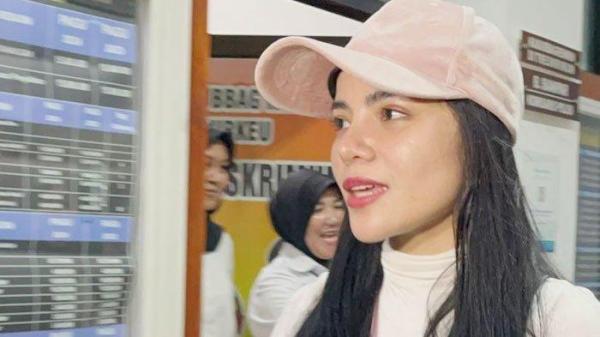 Dinar Candy usai jalani pemeriksaan di Polda Jambi, Rabu (31/7/2024).