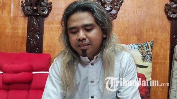 Samsudin atau yang sering disapa Gus Samsudin saat ditemui TribunJatim.com di rumahnya, di Desa Rejowinangun, Kecamatan Kademangan, Kabupaten Blitar, Jawa Timur, Rabu (31/7/2024). 