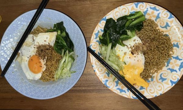 Mie Goreng Indomie dan Mie Gaga, Mana yang Lebih Enak?