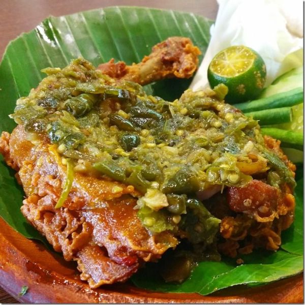Bawa Duit Rp 15 Ribu Bisa Makan Ayam Penyet Sambal Ijo di 5 Tempat Ini