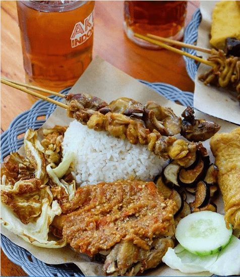 Suka Banget Ayam Gepuk Indonesia, Wanita Ini Buatkan Puisi Cinta