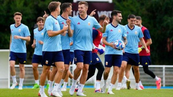 Para pemain Spanyol U23 saat menjalani sesi latihan sebelum melawan Uzbekistan pada laga Grup C Olimpiade Paris 2024 di Stadion Parc des Princess, Rabu (24/7/2024) pukul 20.00 WIB.