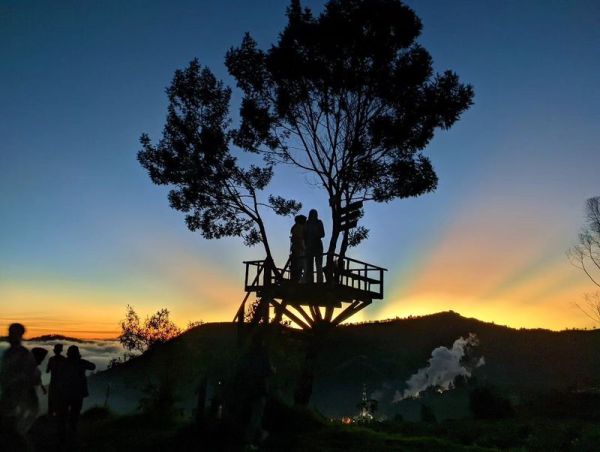 Pemandangan di sekitar area Bukit Scooter Dieng.