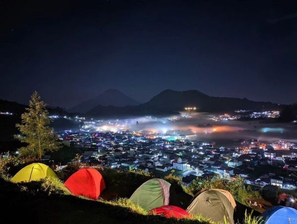 Camping di Wisata Bukit Scooter Dieng.
