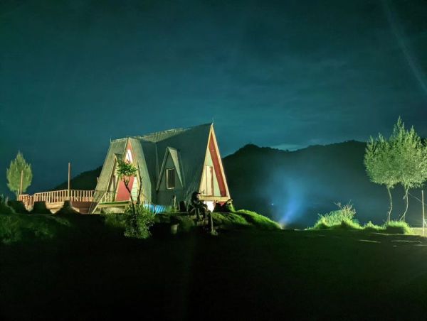 Glamping di vila wisata Bukit Scooter Dieng.